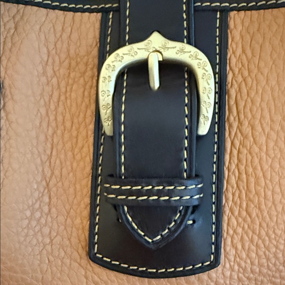 Dooney and Bourke, large Leather Tote Bag and cosmetic case - Picture 2 of 16